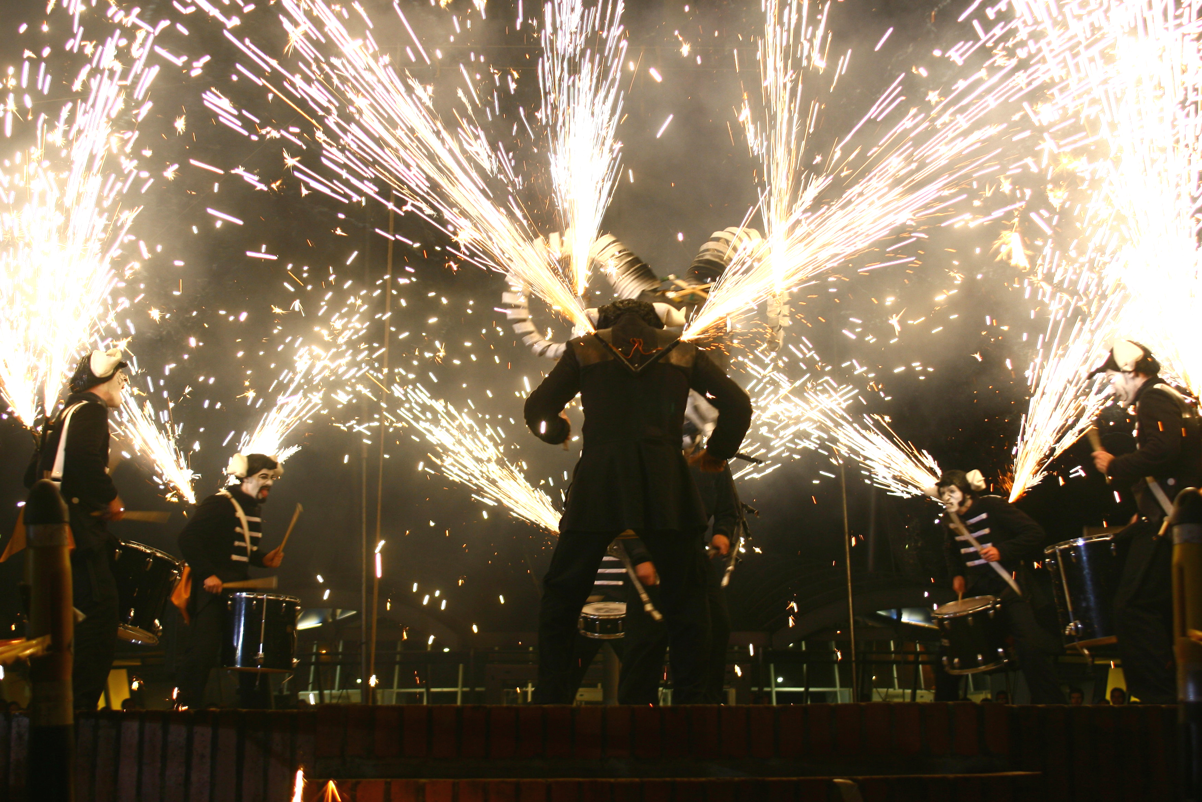 Fête de la Place des Basques, percussions et pyrotechnie